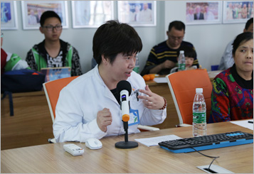 李云丽为家长们讲解自闭症
